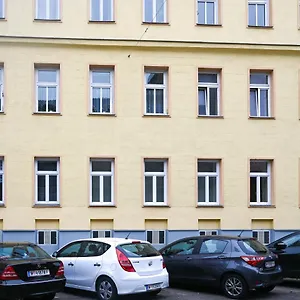 Elegant Duplex Danube Canal Apartment Wien
